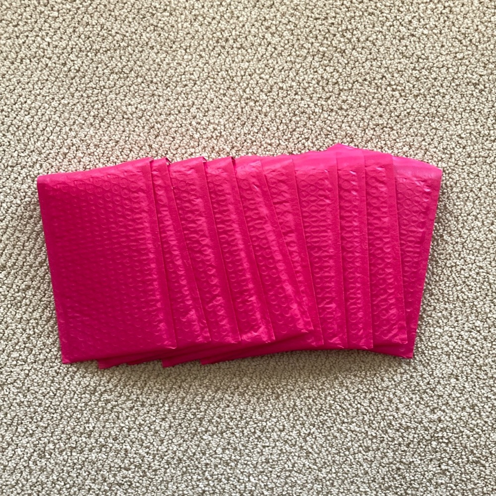 10 Pack Bubble Mailers Hot Pink 7.25” by 4.75” Self Seal Poly Bag Tear Proof NEW